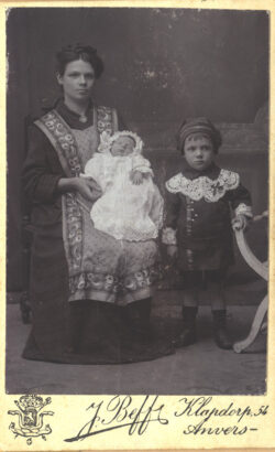 Joseph Beff, portrait of a mother with a baby in a christening gown and toddler, Antwerp, 1900
