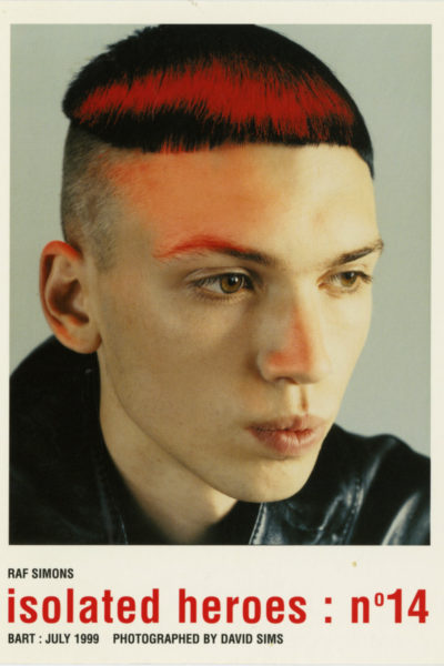 Uitnodiging Raf Simons - &quot;Isolated Heroes&quot;, 2002 - model met rood-zwart haar