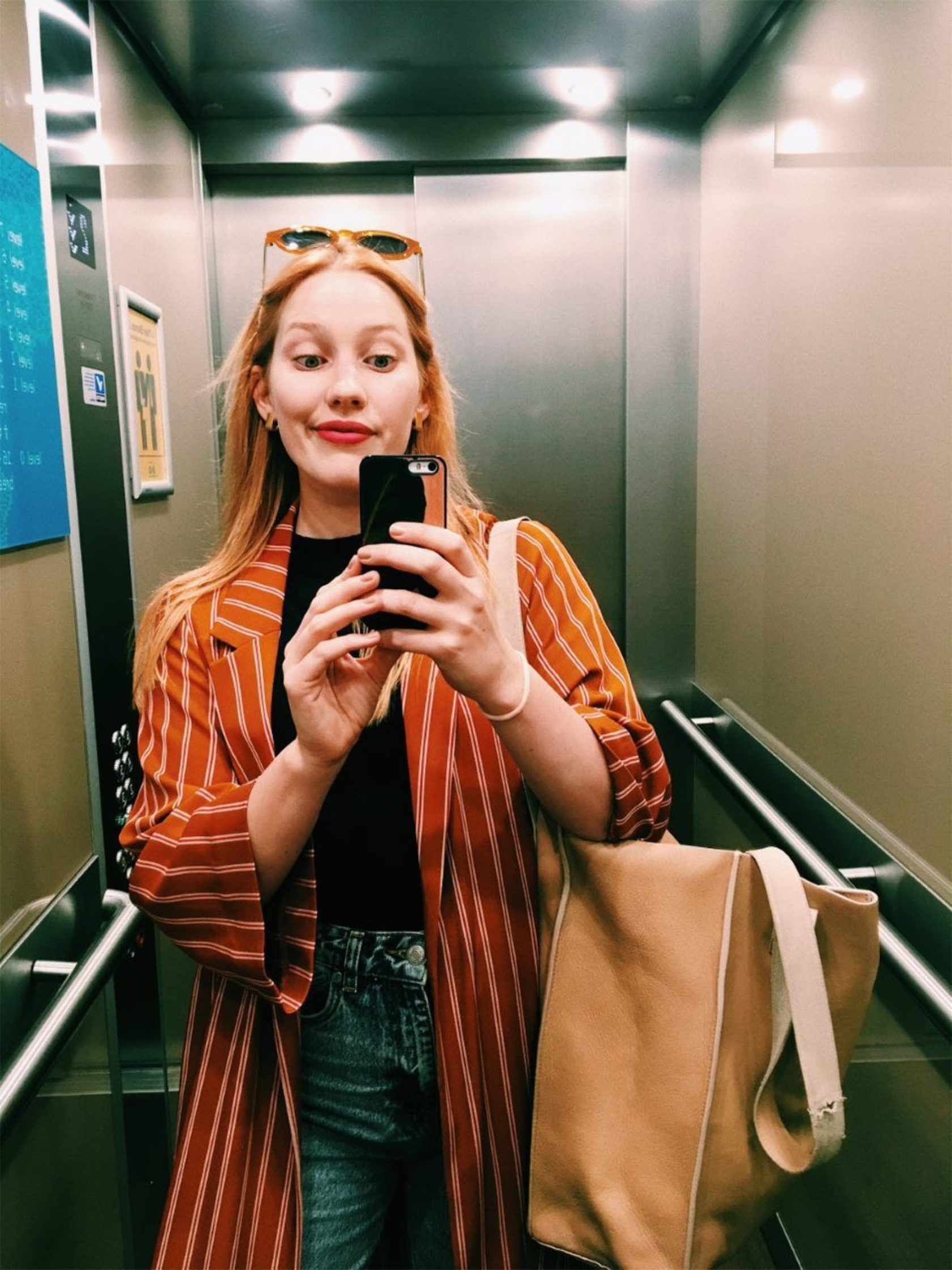 Mode & zelfisolatie radiopresentatrice Clara De Decker / MoMu