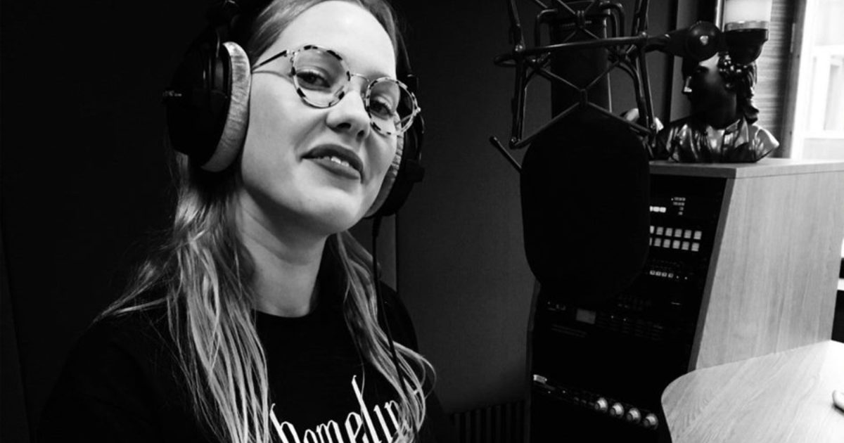 Mode & zelfisolatie radiopresentatrice Clara De Decker / MoMu